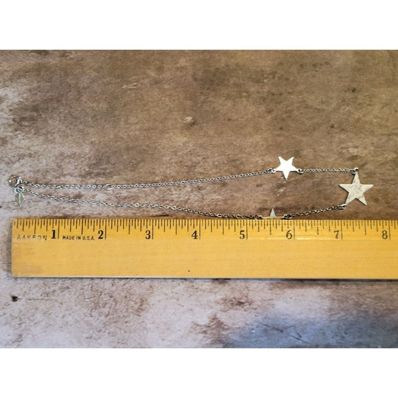 Dainty Vintage Sarah Coventry Star Charms Faux Matte Hammered Look Necklace - Picture 4 of 5